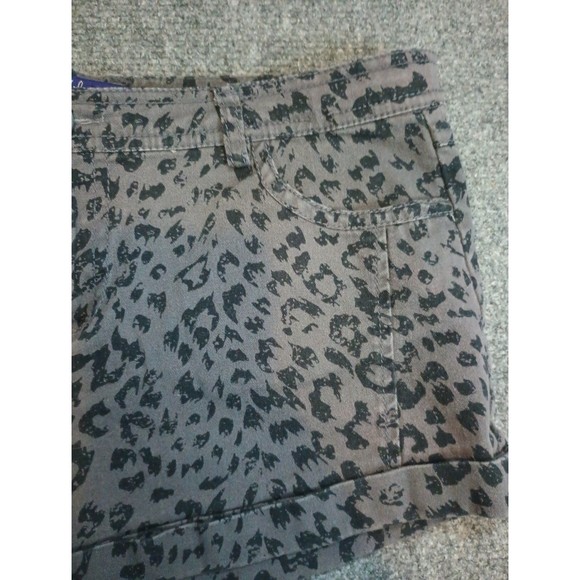 Juniors Miley Cyrus Max Azria Animal Print Shorts Size 9 - Picture 3 of 4